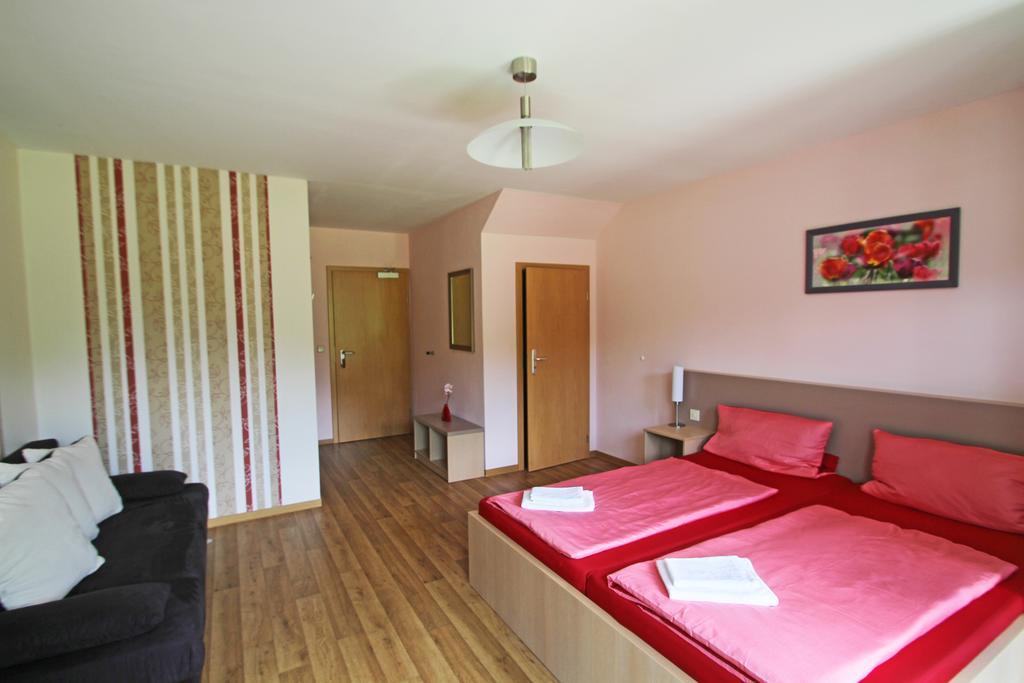 Gasthaus & Pension Am Kurfuerstendamm Burg  Kamer foto