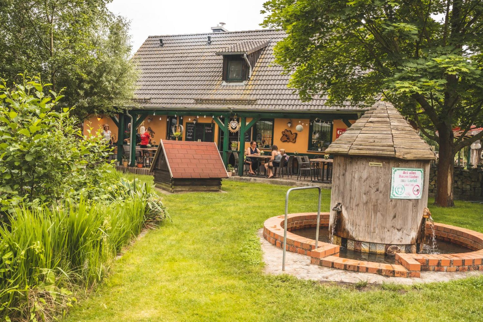 Gasthaus & Pension Am Kurfuerstendamm Burg  Buitenkant foto