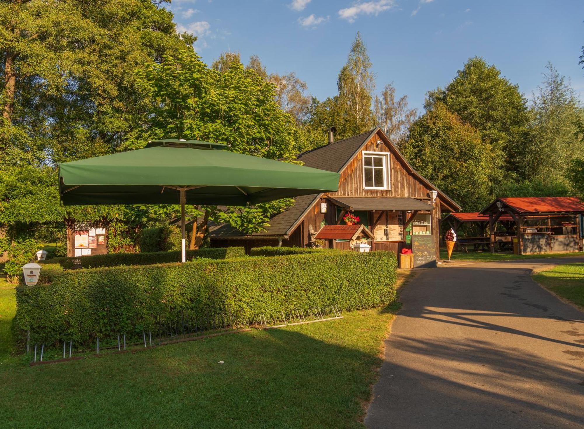 Gasthaus & Pension Am Kurfuerstendamm Burg  Buitenkant foto