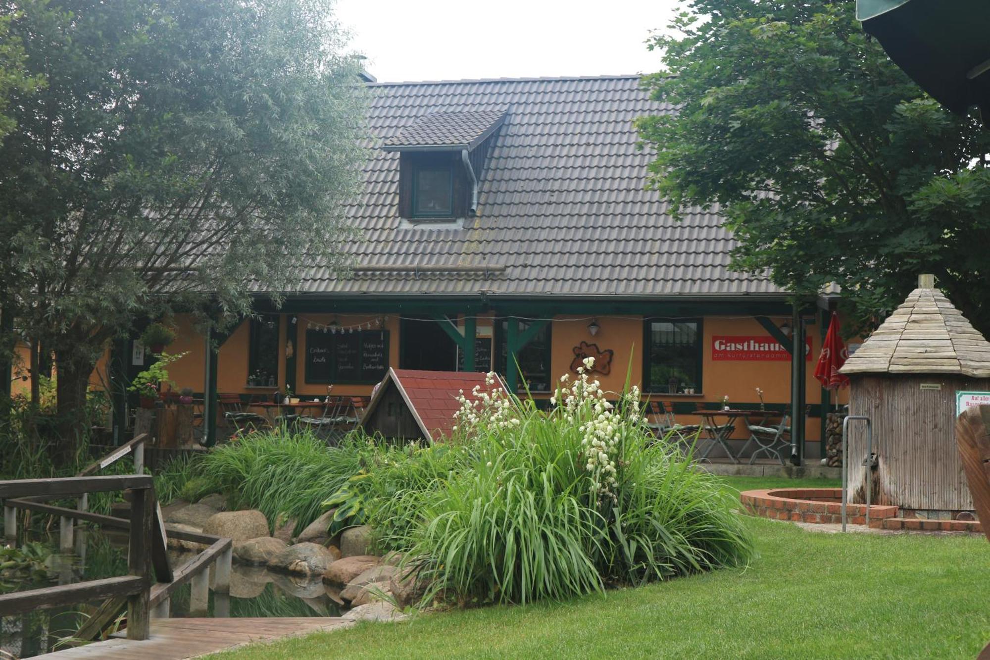 Gasthaus & Pension Am Kurfuerstendamm Burg  Buitenkant foto