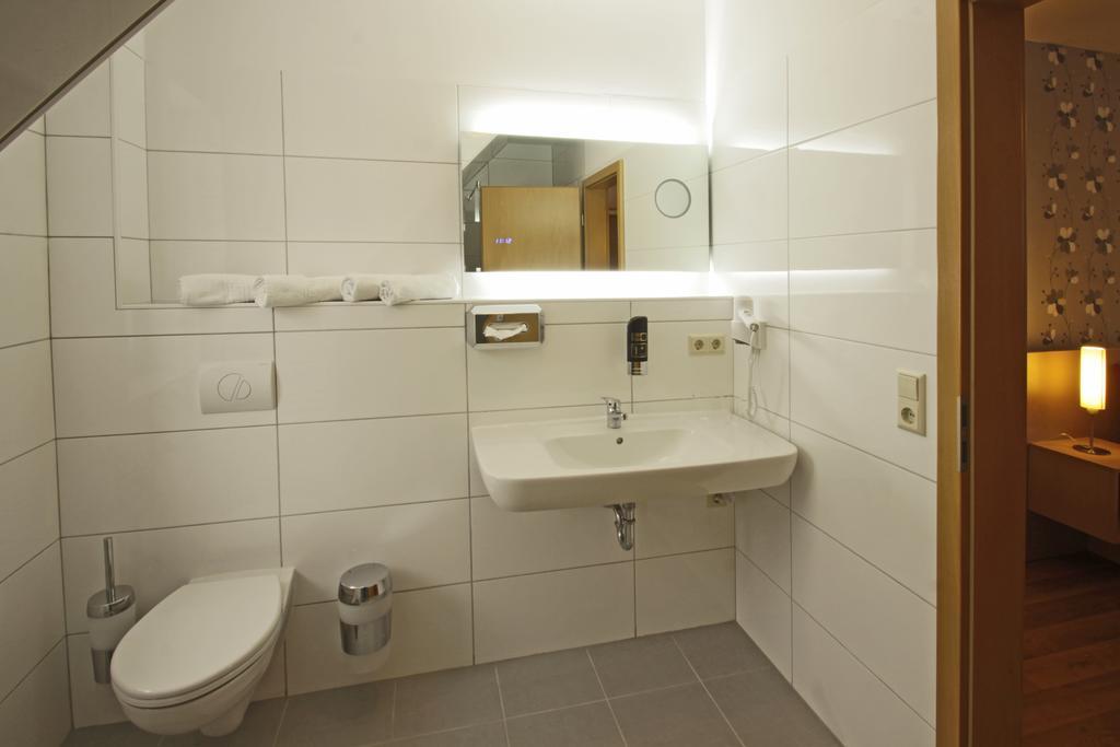 Gasthaus & Pension Am Kurfuerstendamm Burg  Kamer foto